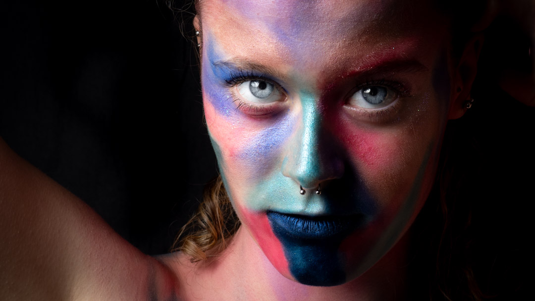 Tania-Emery-photographe-professionnelle-sociophotographe-portrait-peinture-vaud.